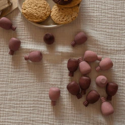 Grapat Grapat Loose Parts: Houten Ananas Oudroze, 36st. (Mandala Pinappels) -Speelwereld Aanbiedingen Winkel grapat grapat loose parts houten ananas oudroze 36 3