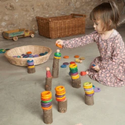 Grapat Houten Poppetjes, Munten En Ringen Gekleurd (Nins Carla)