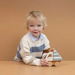 Little Dutch Houten Speelgoed, Auto's - Zeilboot -Speelwereld Aanbiedingen Winkel little dutch houten speelgoed autos zeilboot 2