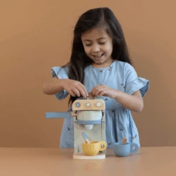 Little Dutch Keuken, Accessoires - Houten Koffiezetapparaat 7 Little Dutch Keuken, Accessoires - Houten Koffiezetapparaat -Speelwereld Aanbiedingen Winkel little dutch keuken accessoires houten koffiezetap 2
