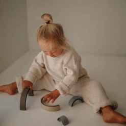 Mushie Babyspeelgoed - Stapeltoren Rainbow Hillside 5 Mushie Babyspeelgoed - Stapeltoren Rainbow Hillside -Speelwereld Aanbiedingen Winkel mushie babyspeelgoed stapeltoren rainbow hillside 2