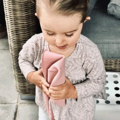 Scrunch Buitenspeelgoed - Emmer Oud Roze, 15cm (opvouwbaar) -Speelwereld Aanbiedingen Winkel scrunch buitenspeelgoed emmer oud roze 15cm opvouw 3