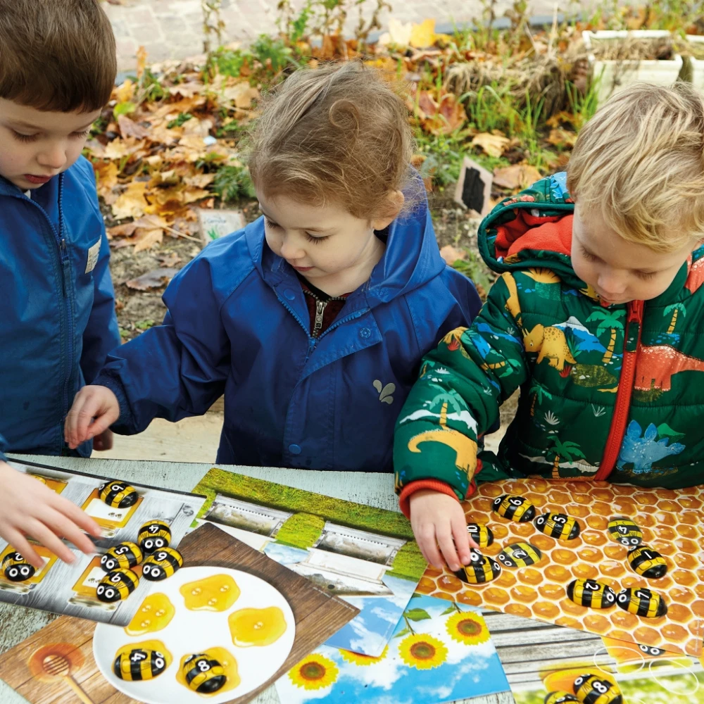 Yellow Door Sensomotorische Speelstenen, Educatief - Getallen Stenen Bijen 1-10 (honey Bee Number Stones), Set Van 20 1 Yellow Door Sensomotorische Speelstenen, Educatief - Getallen Stenen Bijen 1-10 (honey Bee Number Stones), Set Van 20